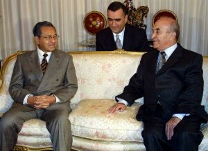 モロッコのユースーフィ首相とマハティール首相／2002年4月16日